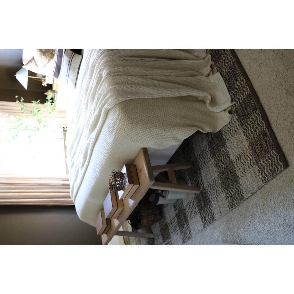 Kilim KLM351 Hand Woven Area Rug - Light Grey/Brown - 5'x8' - Safavieh
