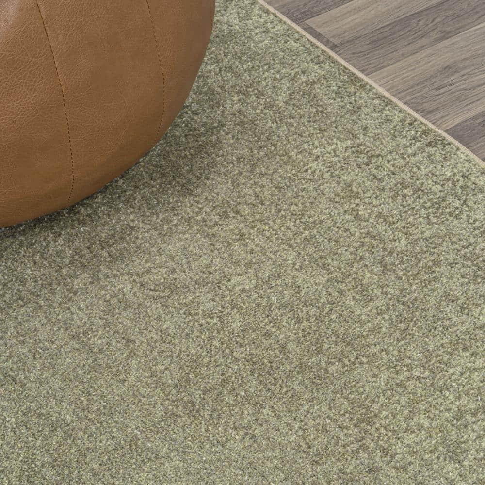 JONATHAN Y Twyla Classic Solid Low-Pile Machine-Washable Sage Green 5 ft. x 8 ft. Area Rug