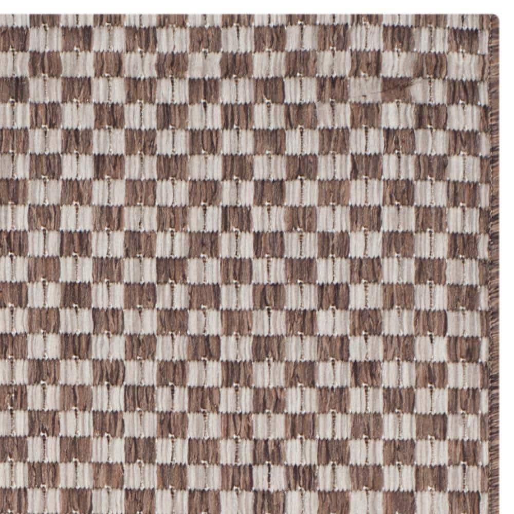 SAFAVIEH Courtyard Blair Checkered Indoor/Outdoor Area Rug, Light Brown/Light Grey, 2' x 3'7"