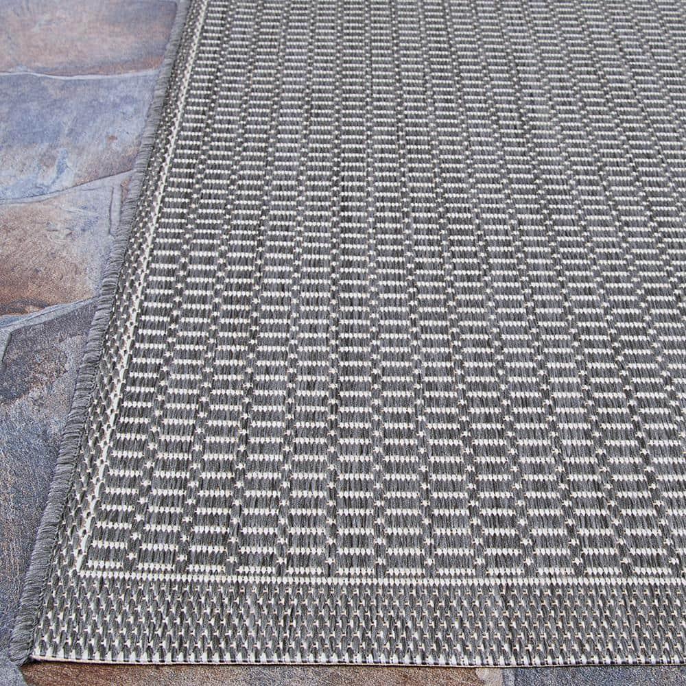 Couristan Recife Saddle Stitch Indoor /Outdoor Area Rug, Grey- White, 2' x 3'7"
