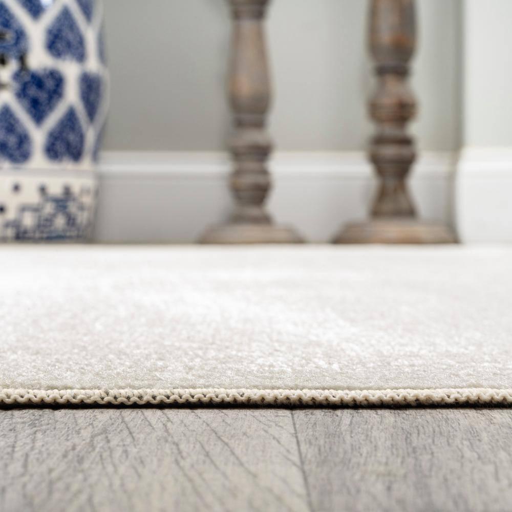 JONATHAN Y Twyla Classic Solid Low-Pile Machine-Washable Cream 4 ft. x 6 ft. Area Rug