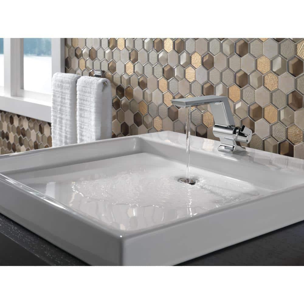 Pivotal Single Hole Bathroom Faucet with DIAMOND™ Seal Technology