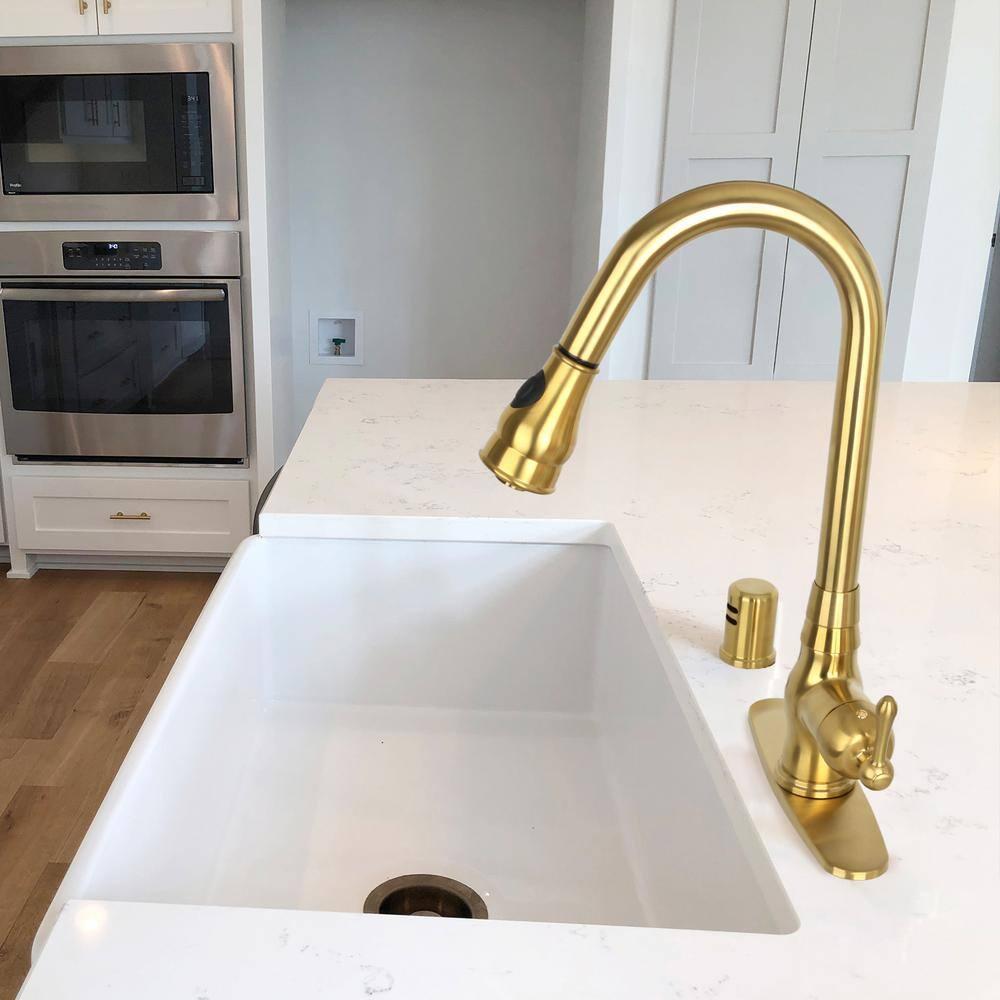 Akicon One-Handle Pull-Down Kitchen Faucet Single Level Solid Brass Kitchen Sink Faucet with Deck Plate (Brushed Gold)