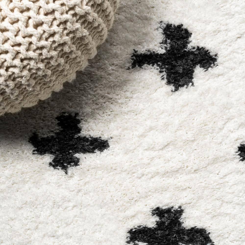3'x5' Cristo Berber Geometric Shag Area Rug, White/Black - JONATHAN Y