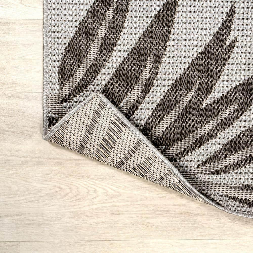 5' x 8' Havana Tropical Palm Leaf Indoor/Outdoor Area Rug, Gray/Black - JONATHAN Y