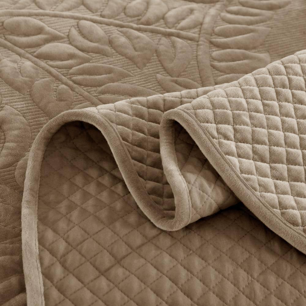 MarCielo Marcielo Oversized Embroidered Velvet Quilt Set With 2 Pillow Shams
