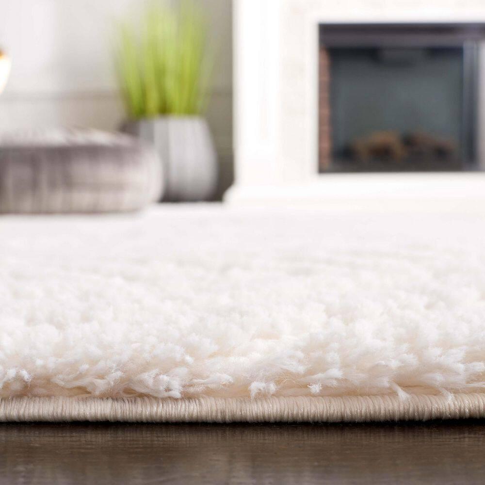 Tahoe Shag THO652 Power Loomed Indoor Area Rug - White - 4'x6' - Safavieh