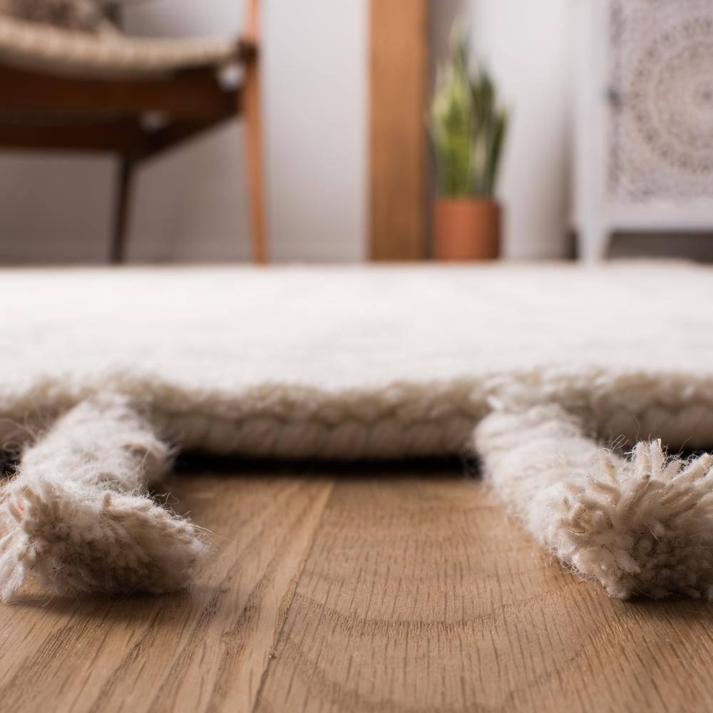 Safavieh  Handmade Casablanca Shag Glenda Tribal Wool Rug Ivory/Beige 8' x 10' 8' x 10' Indoor, Handmade Living Room, Bedroom, Dining Room Beige