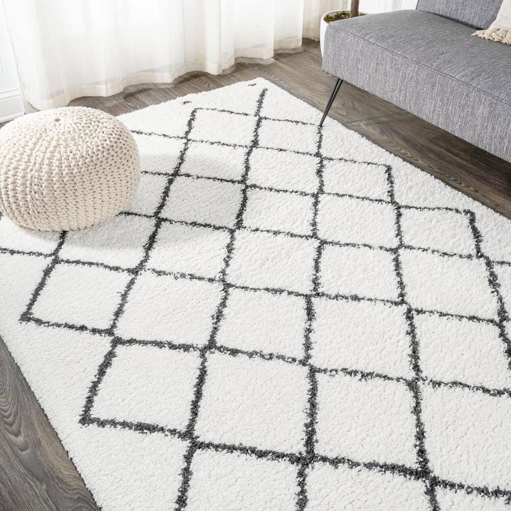 5'x8' Cami Moroccan Style Diamond Shag Area Rug, White - JONATHAN Y