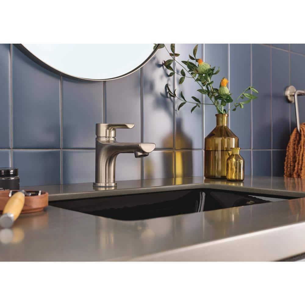 Single-Hole Single-handle Bathroom Faucet with Drain Assembly