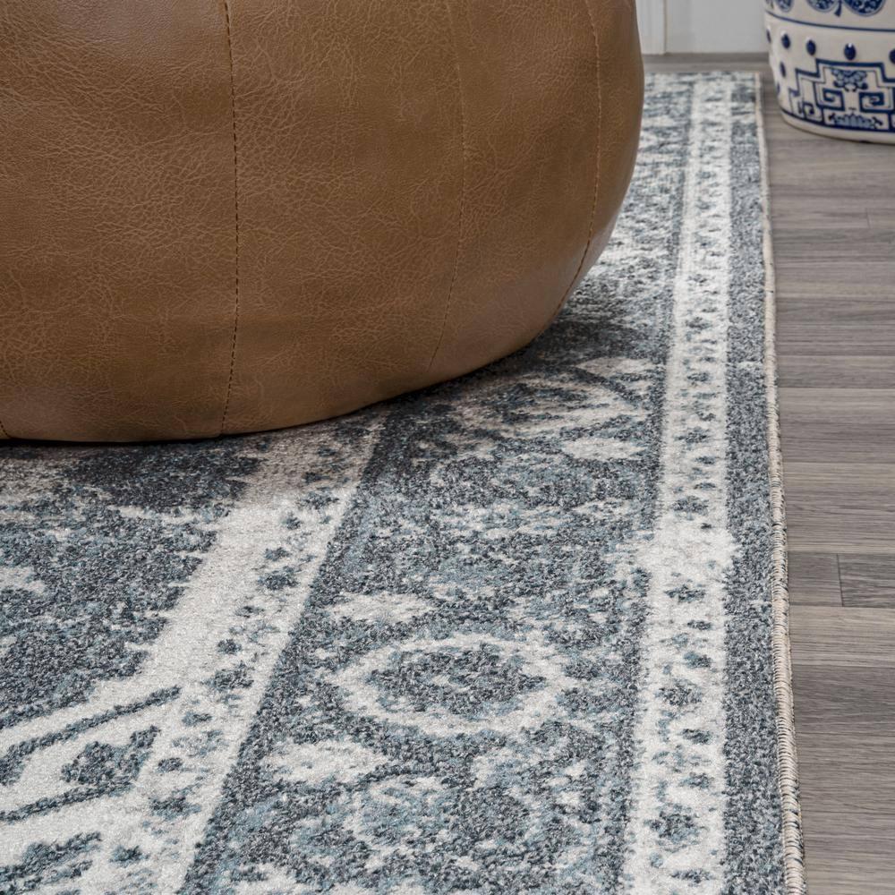 JONATHAN Y Keesha Bold Distressed Medallion Low-Pile Machine-Washable Cream/Blue 3 ft. x 5 ft. Area Rug