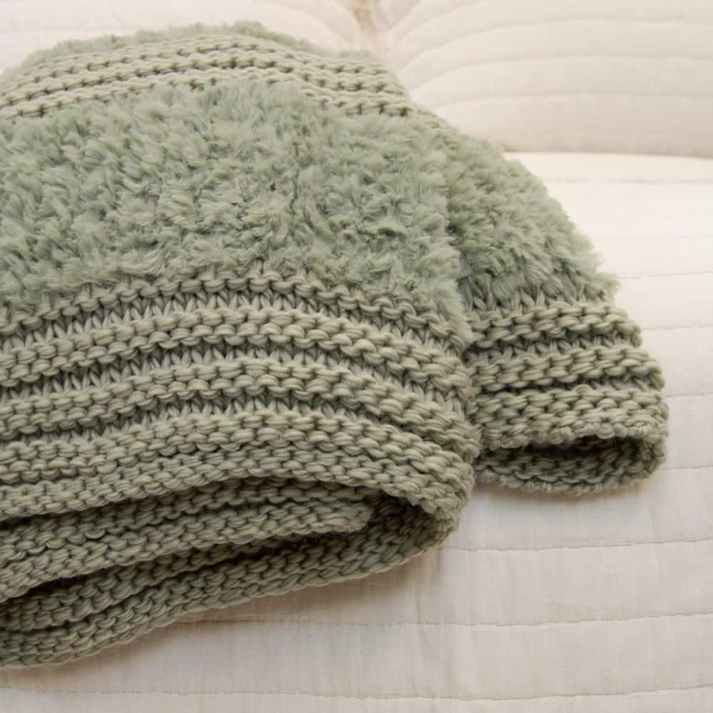 Donna Sharp Knitted Throw Blanket