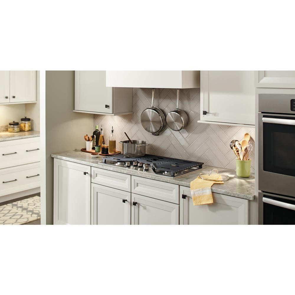 GE Appliances GE Appliances 36" Gas 5 Burner Cooktop with Dual Size Power Burner JGP5036SLSS