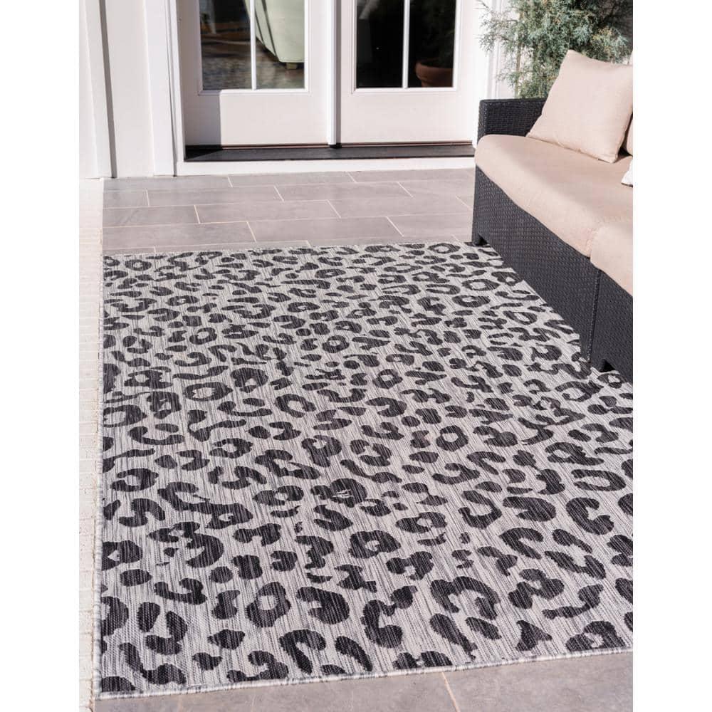 Unique Loom 4' 1 x 6' 1 Rectangle Indoor/Outdoor Safari Light Gray Area Rug