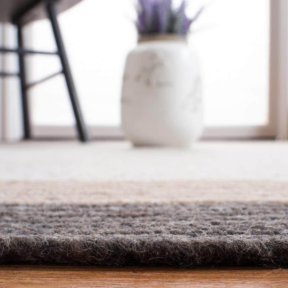 Braided BRD903 Hand Woven Indoor Area Rug - Charcoal/Ivory - 7' Round - Safavieh