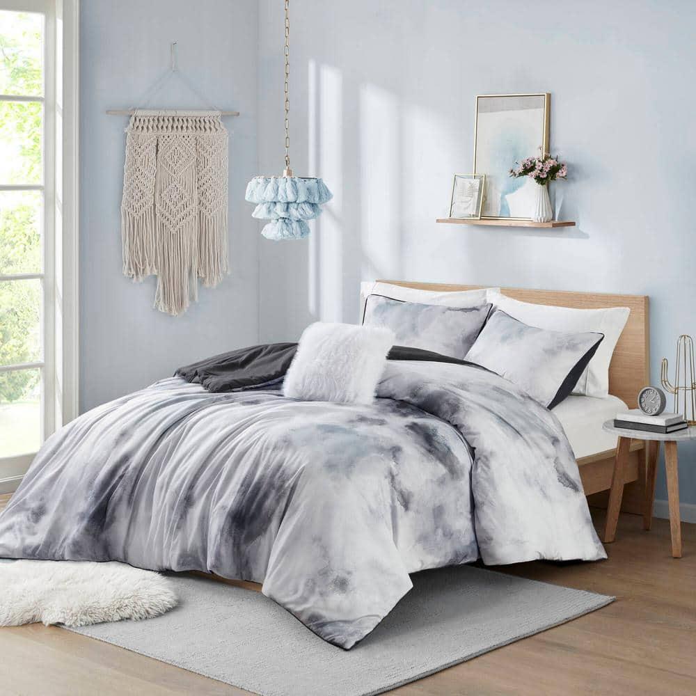 Intelligent Design Cassiopeia Watercolor Tie Dye Printed Duvet Cover Set with Throw Pillow