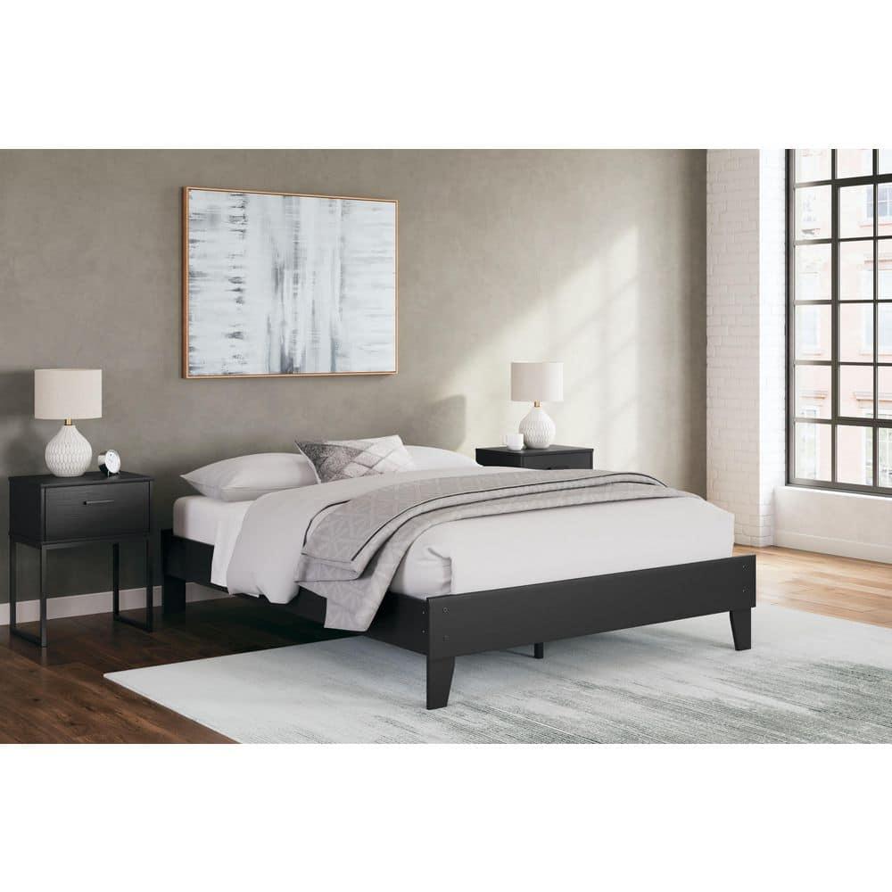 Signature Design by Socalle Queen Platform Bed in Matte Black Finish