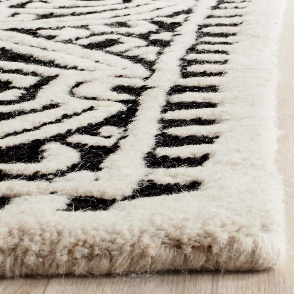 SAFAVIEH Cambridge Leslie Geometric Wool Runner Rug, Black/Ivory, 2'6" x 6'