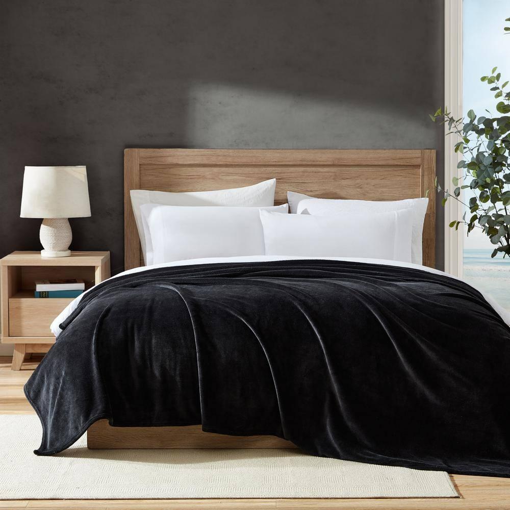 Nautica Nautica Solid Ultra Soft Plush Fleece Blanket