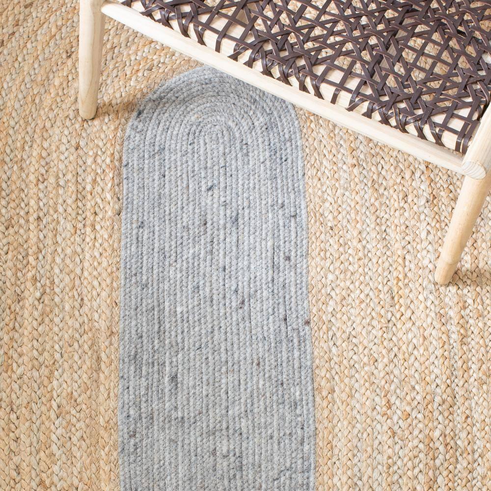 Braided BRD910 Hand Woven Indoor Area Rug - Silver/Natural - 5' Round - Safavieh