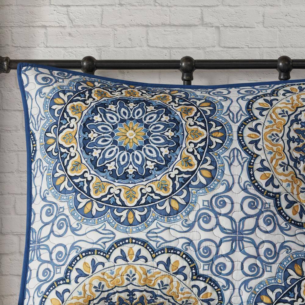 6 Piece Reversible Quilt Set with Throw Pillows