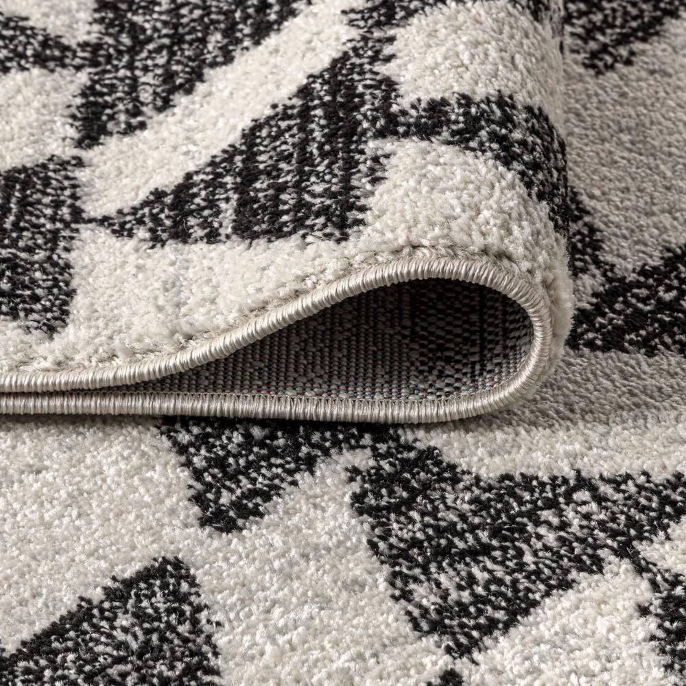 5'x8' Aisha Moroccan Triangle Geometric  Area Rug, Cream/Black - JONATHAN Y