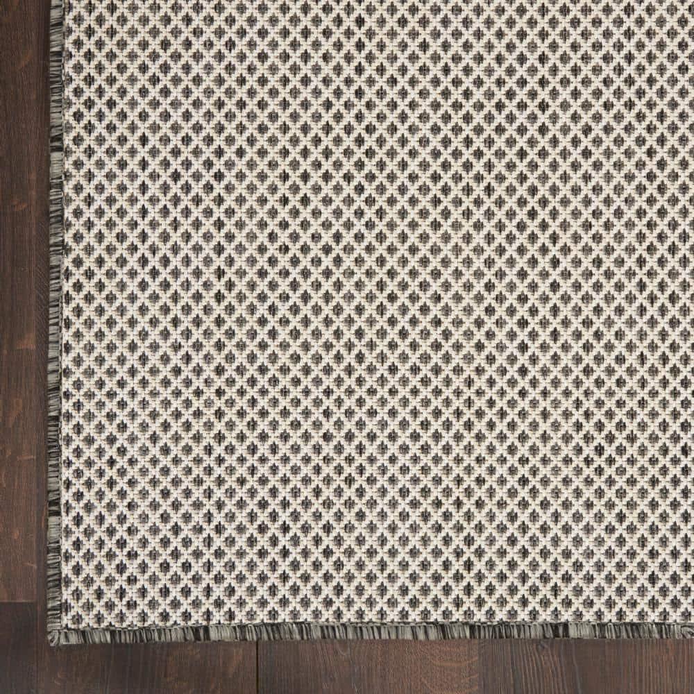 Beachcrest Home™ Rectangle Hartigan Geometric Machine Tufted Polypropylene Plastic Indoor / Outdoor Area Rug in Gray