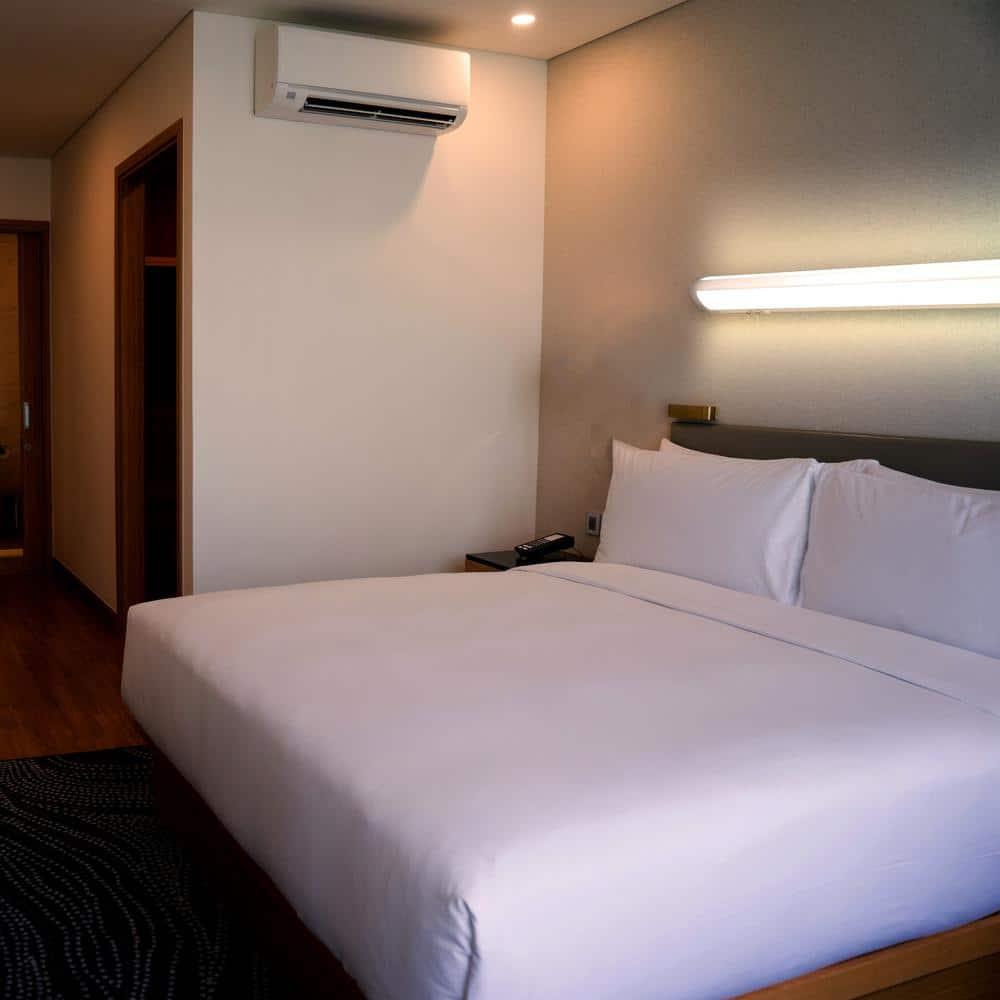 36-Inch Adjustable White LED Linear Bathroom Light Fixture