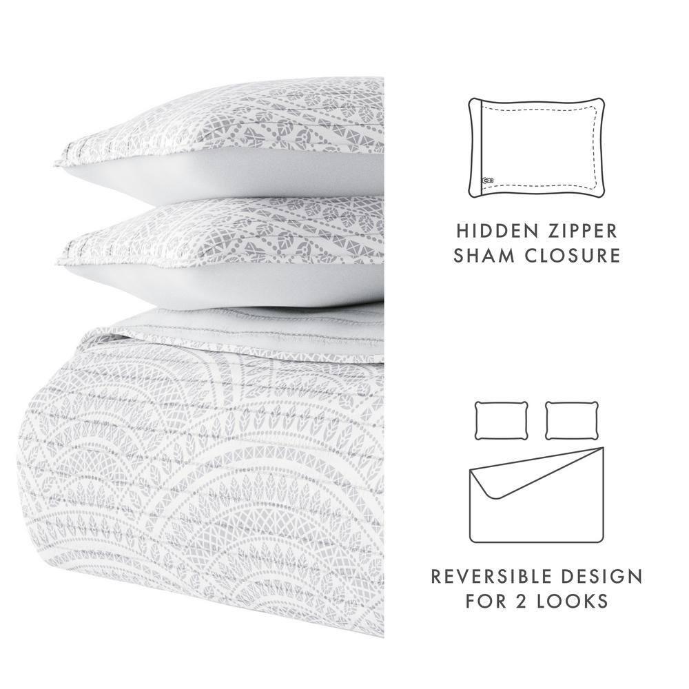 Noble Linens Light Gray 3 Piece Scallop Reversible Microfiber Quilt Set, Queen / Full