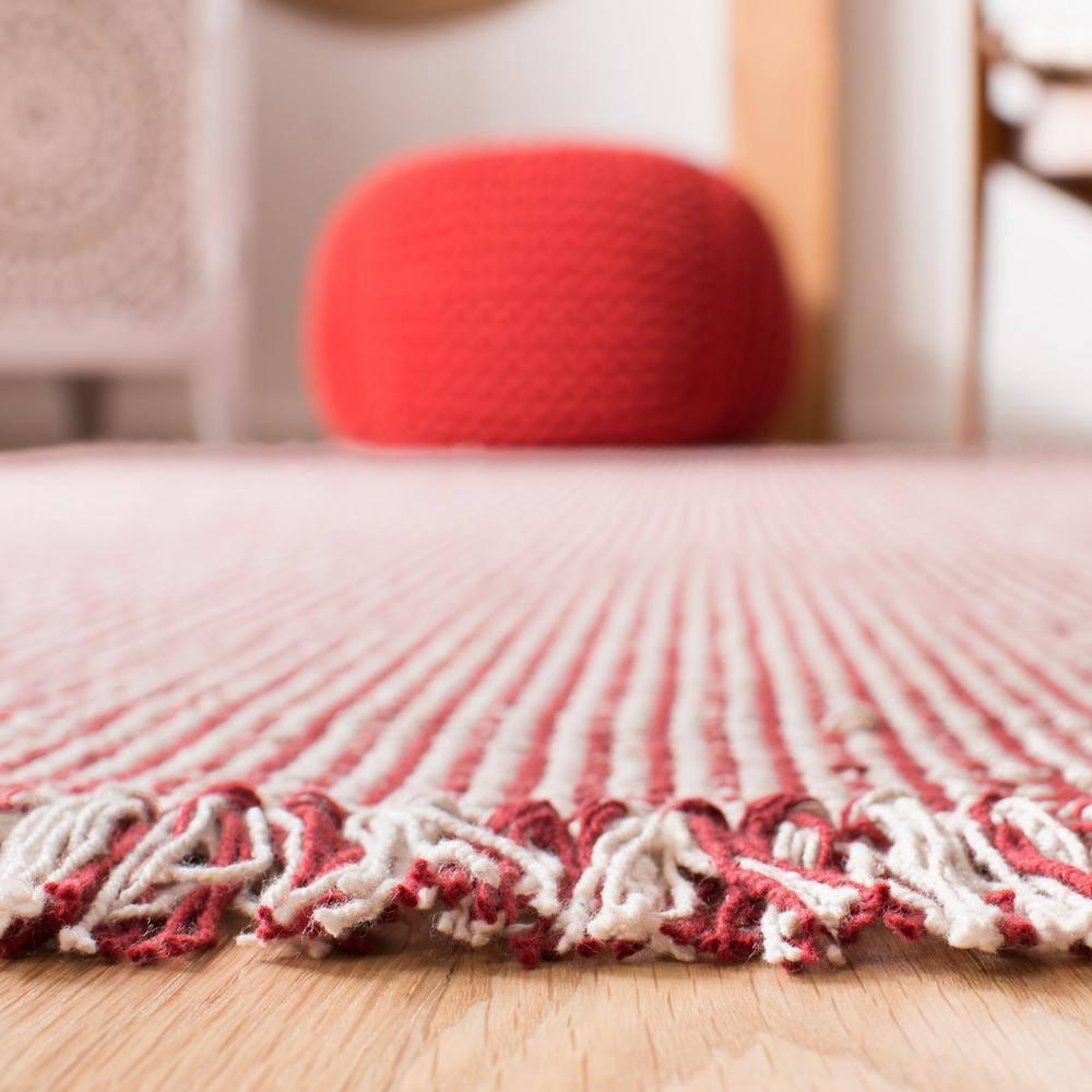 Montauk MTK340 Hand Woven Indoor Accent Rug - Ivory/Red - 4'x4' - Safavieh