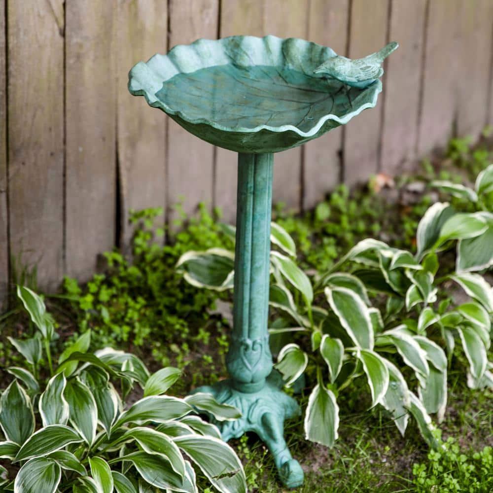 SunnyDaze Decor Autumnal Leaf Freestanding Cast Aluminum Outdoor Bird Bath - Green Patina