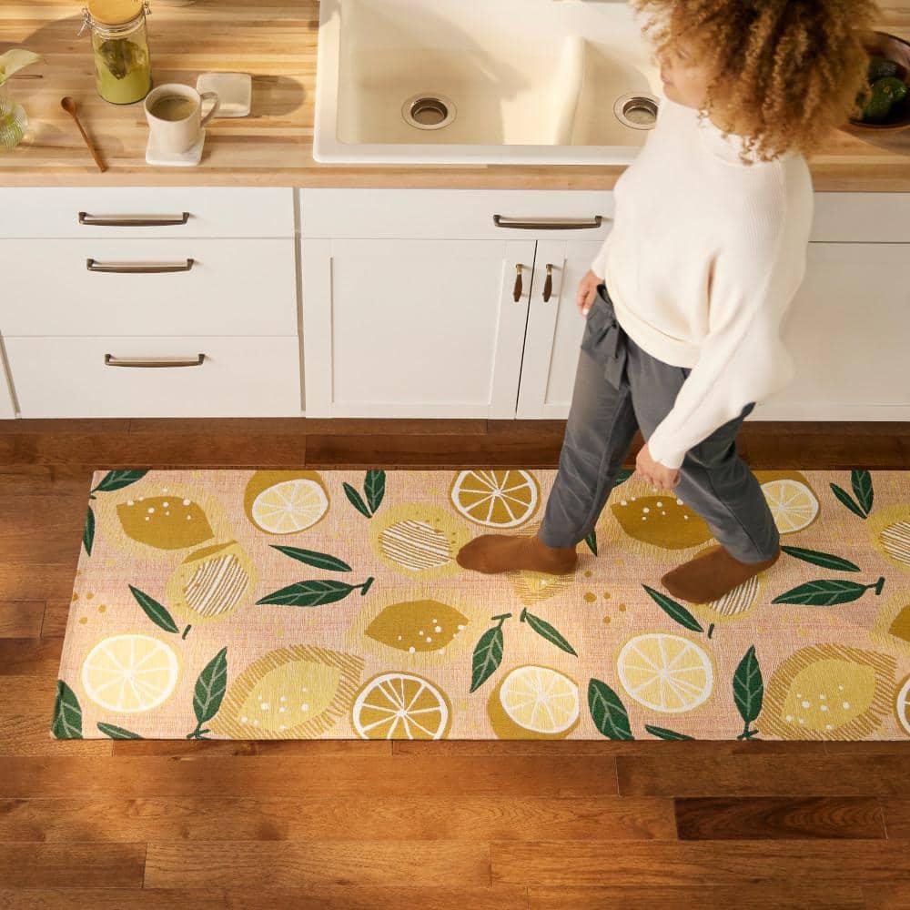 Town & Country Living TOWN & COUNTRY Living Livie Fresh Lemon Everwash Washable Non-Slip Backing Kitchen Runner Rug