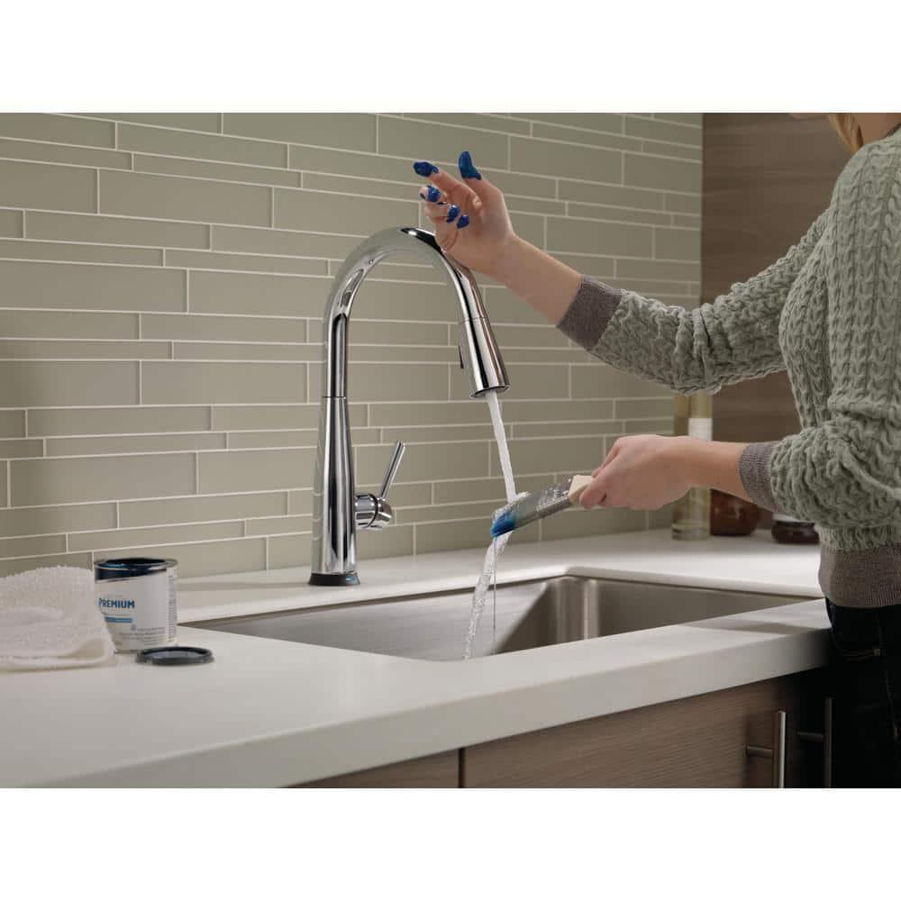 Essa Pull Down Single Handle Kitchen Faucet with MagnaTite Docking and Touch2O Technology
