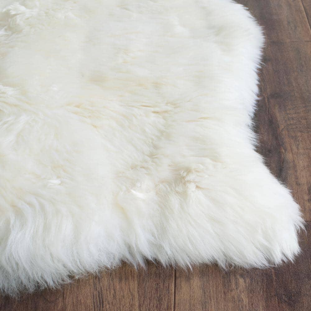 Sheep Skin SHS211 Hand Woven Accent Rug - Natural/White - 2'x3' - Safavieh.