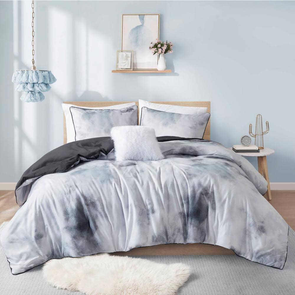 Intelligent Design Cassiopeia Watercolor Tie Dye Printed Duvet Cover Set with Throw Pillow