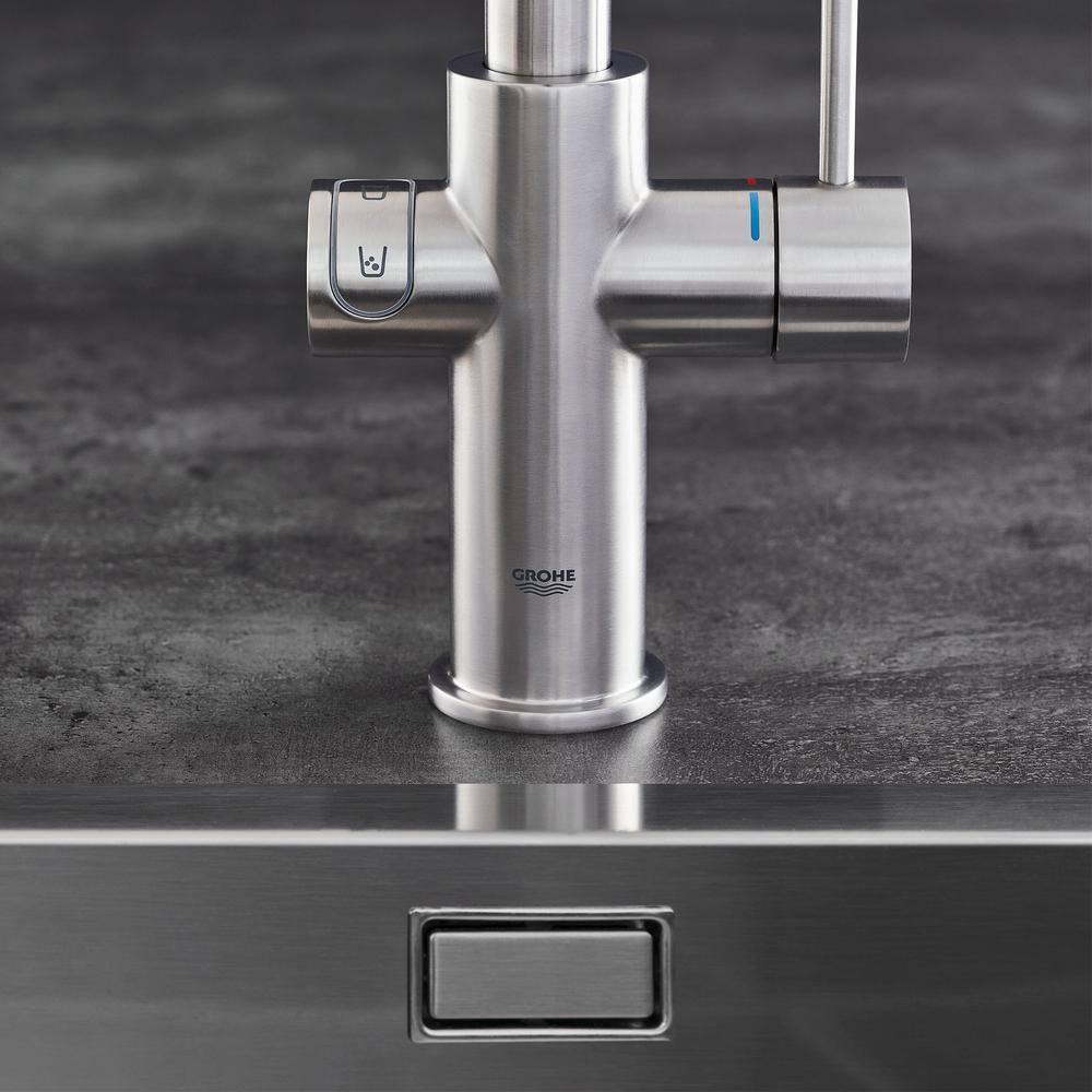 Blue Pull Out Single Handle Kitchen Faucet with Accessories