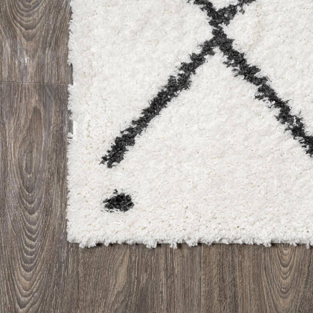 5'x8' Cami Moroccan Style Diamond Shag Area Rug, White - JONATHAN Y