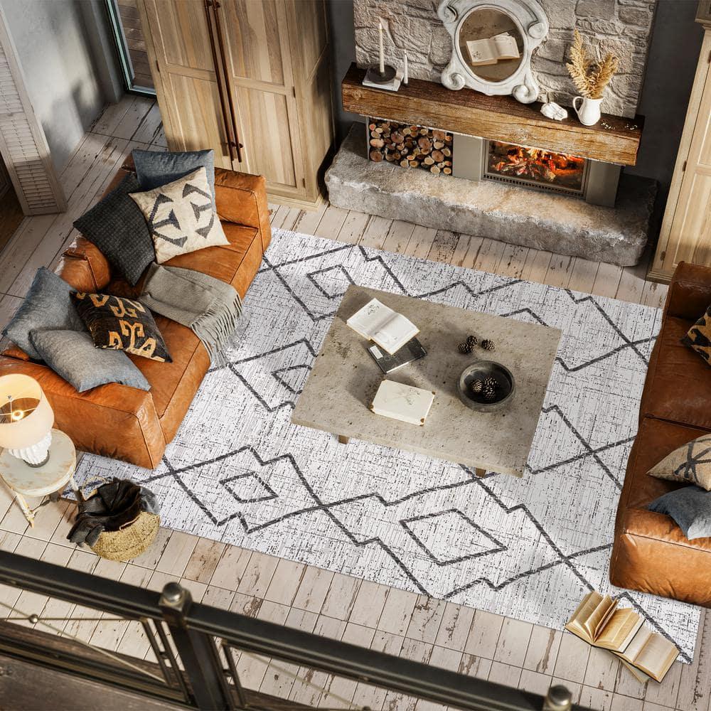 3'x5' Carwa  Diamond Trellis Indoor/Outdoor Area Rug, Ivory/Black - JONATHAN Y