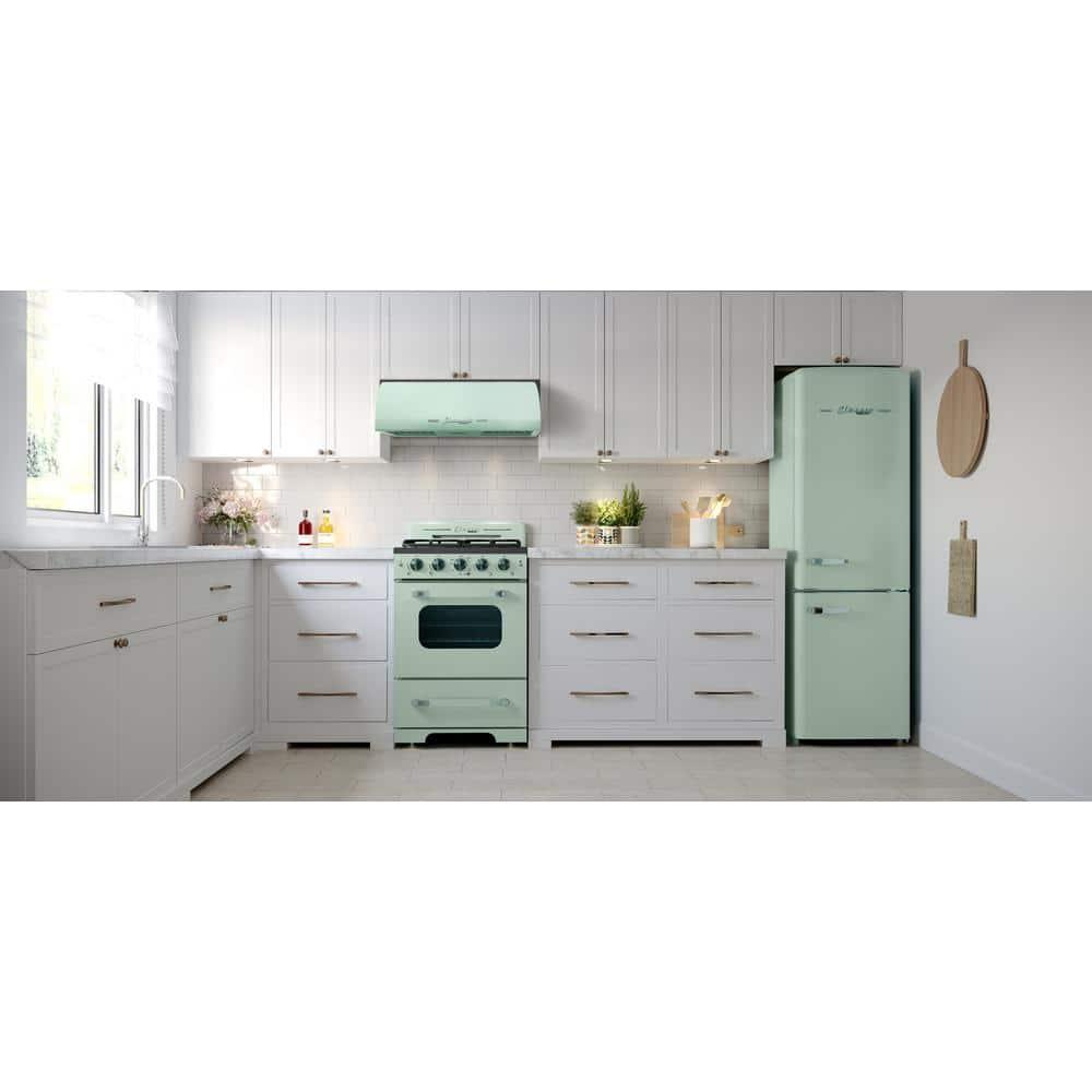 Classic Retro 24" 500 CFM Ducted Under Cabinet Range Hood with Stainless Steel Baffles and Light
