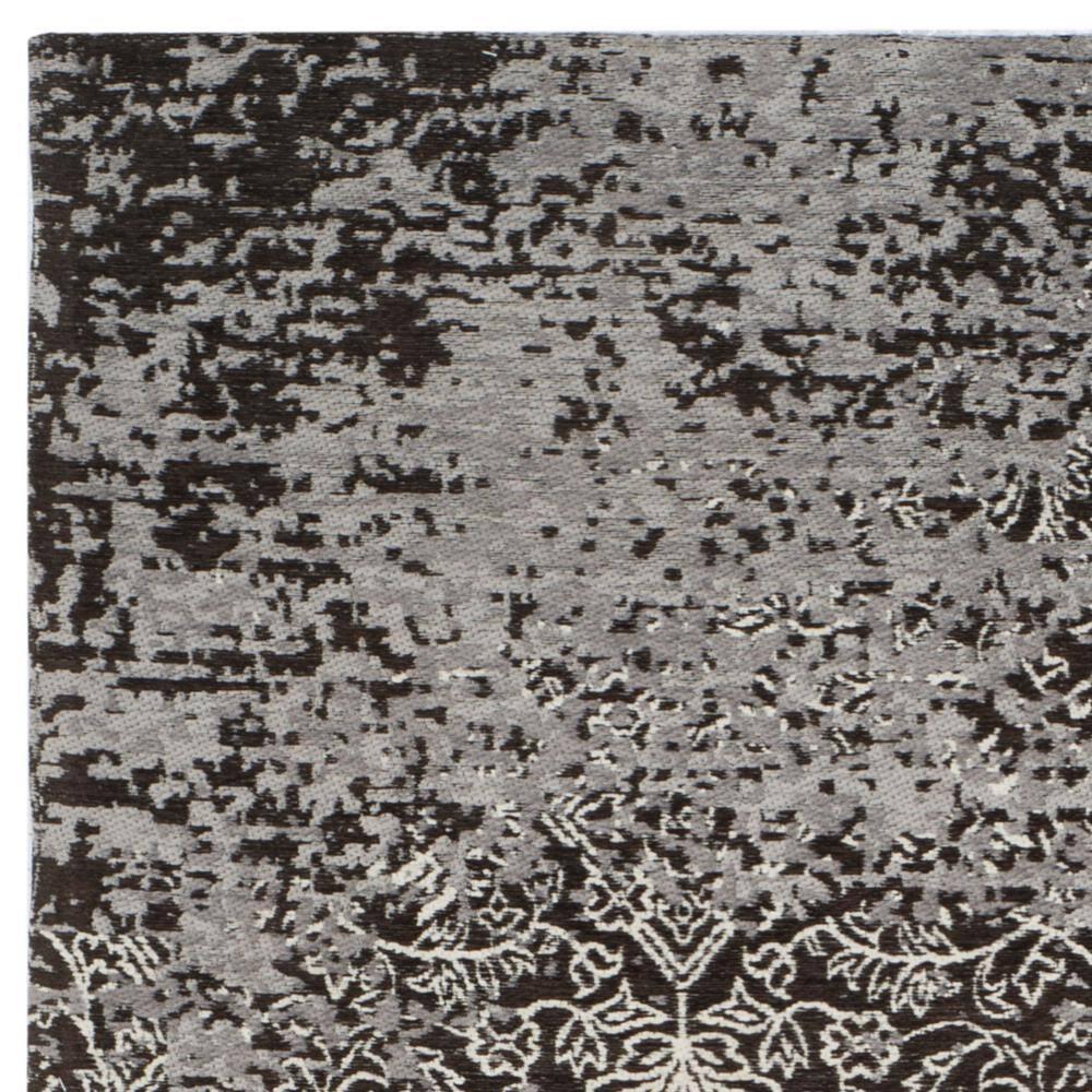 Classic Vintage CLV224 Loomed Indoor Area Rug - Silver/Brown - 4'x6' - Safavieh