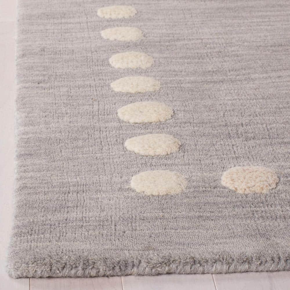 Safavieh Kids SFK802 Hand Loomed Indoor Area Rug - Grey - 5'x5' - Safavieh