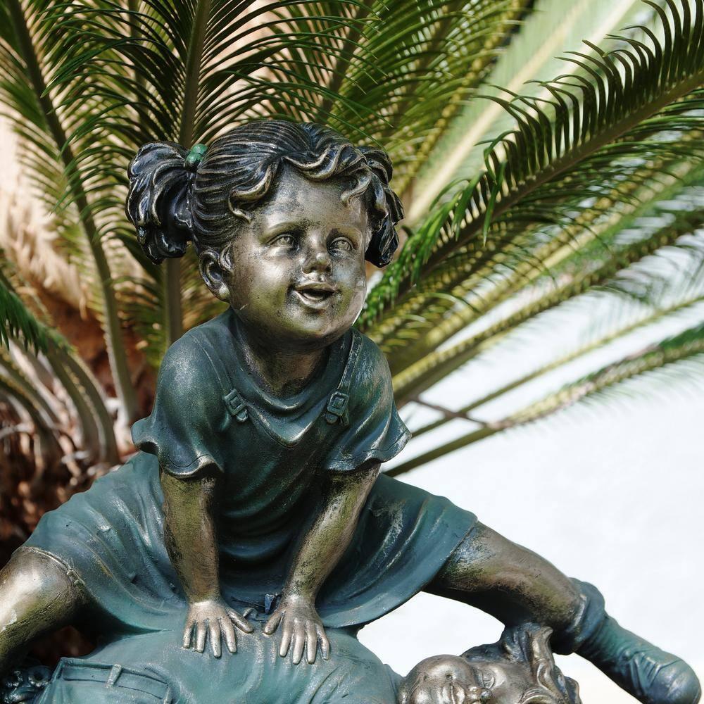 Alpine Corporation Niña Saltando sobre la Estatua Del Niño