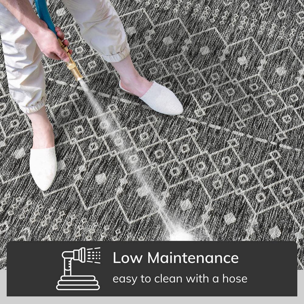 Nors Dark Grey Indoor/Outdoor Flat-Weave Pile Nordic Lattice Pattern Area Rug (6'7" x 9'3")