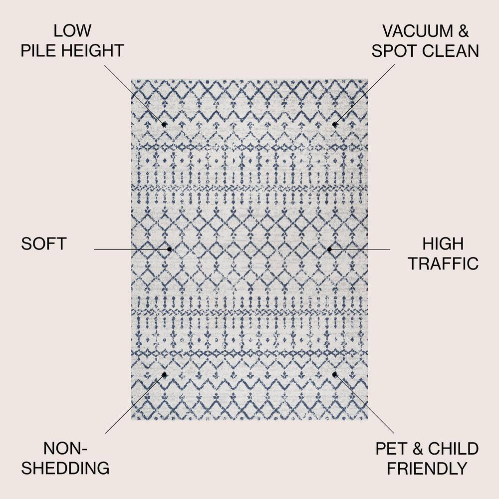 4'x 6' Morrocan Hype Boho Vintage Diamond Area Rug, Cream/Navy - JONATHAN Y