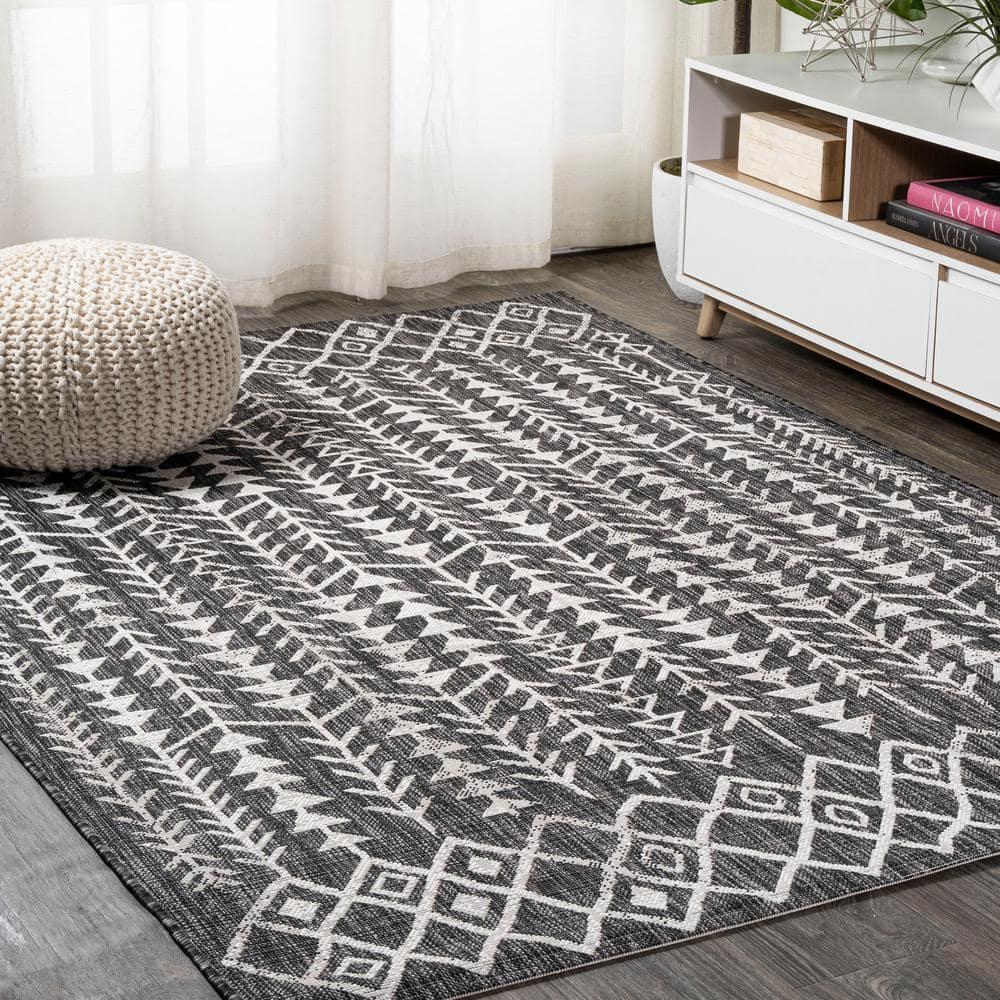 4'x6' Tokay Bohemian Geometric Indoor/Outdoor Area Rug, Black/Ivory - JONATHAN Y