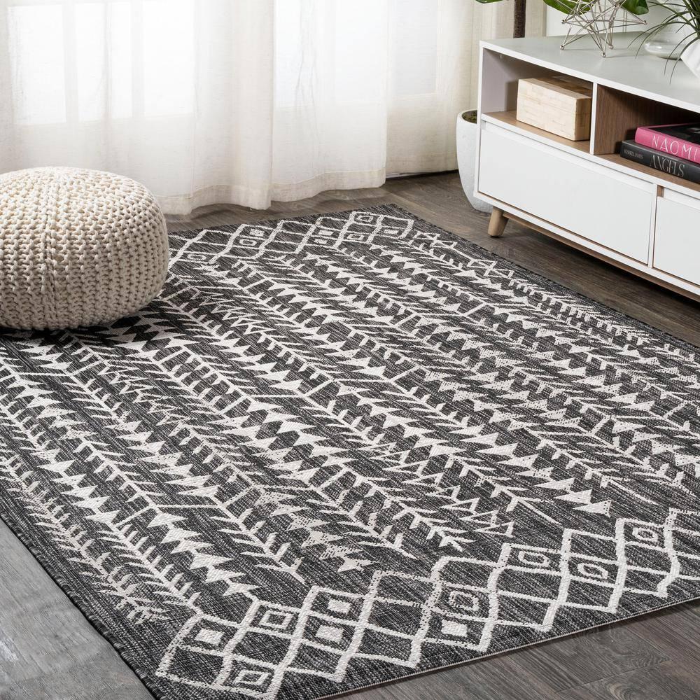 5'x8' Tokay Bohemian Geometric Indoor/Outdoor Area Rug, Black/Ivory - JONATHAN Y