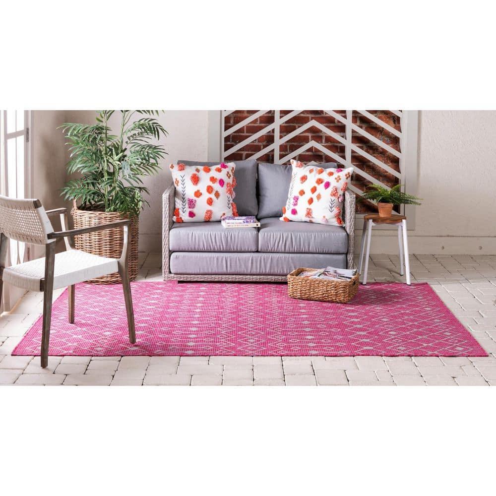 Unique Loom 5' 1 x 8' 0 Rectangle Indoor/Outdoor Trellis Fuschia Area Rug