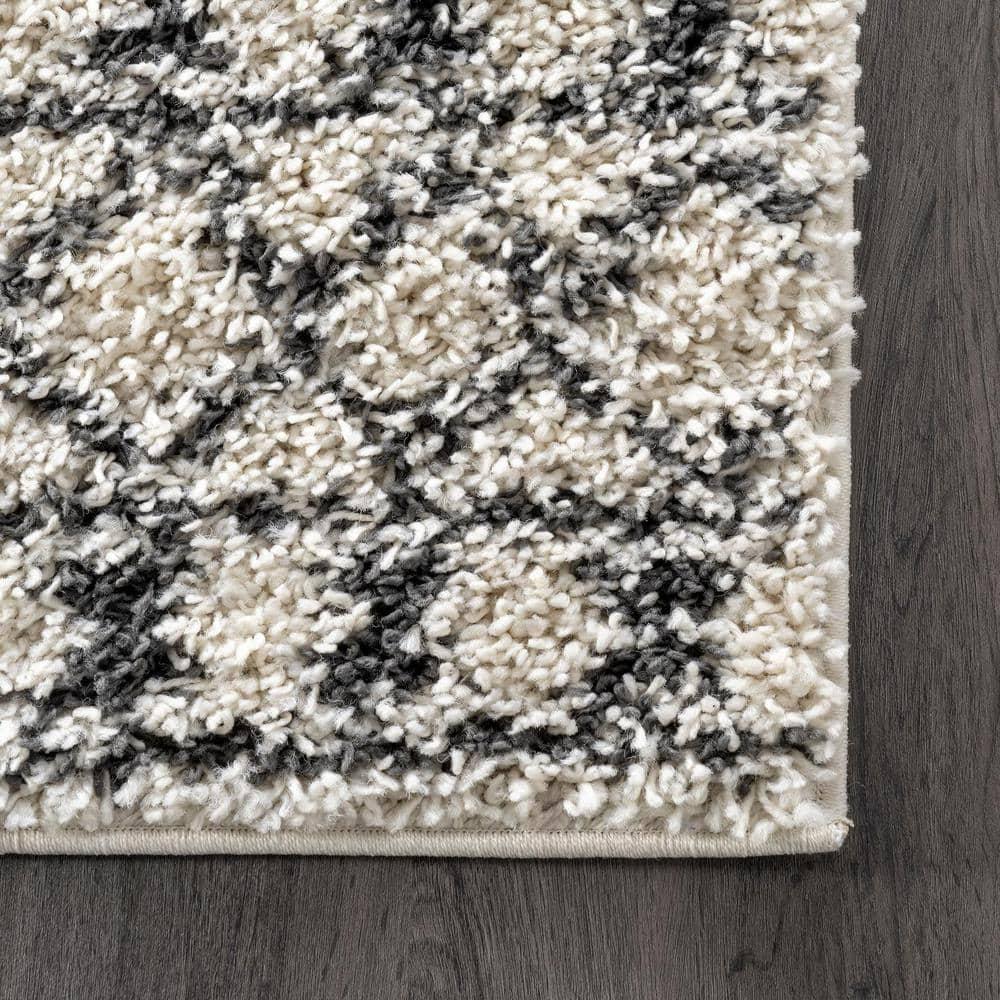 Nuloom Lacey Trellis 5x8 Shag Indoor Area Rug for Living Room Bedroom Dining Room Nursery, Off White/Charcoal