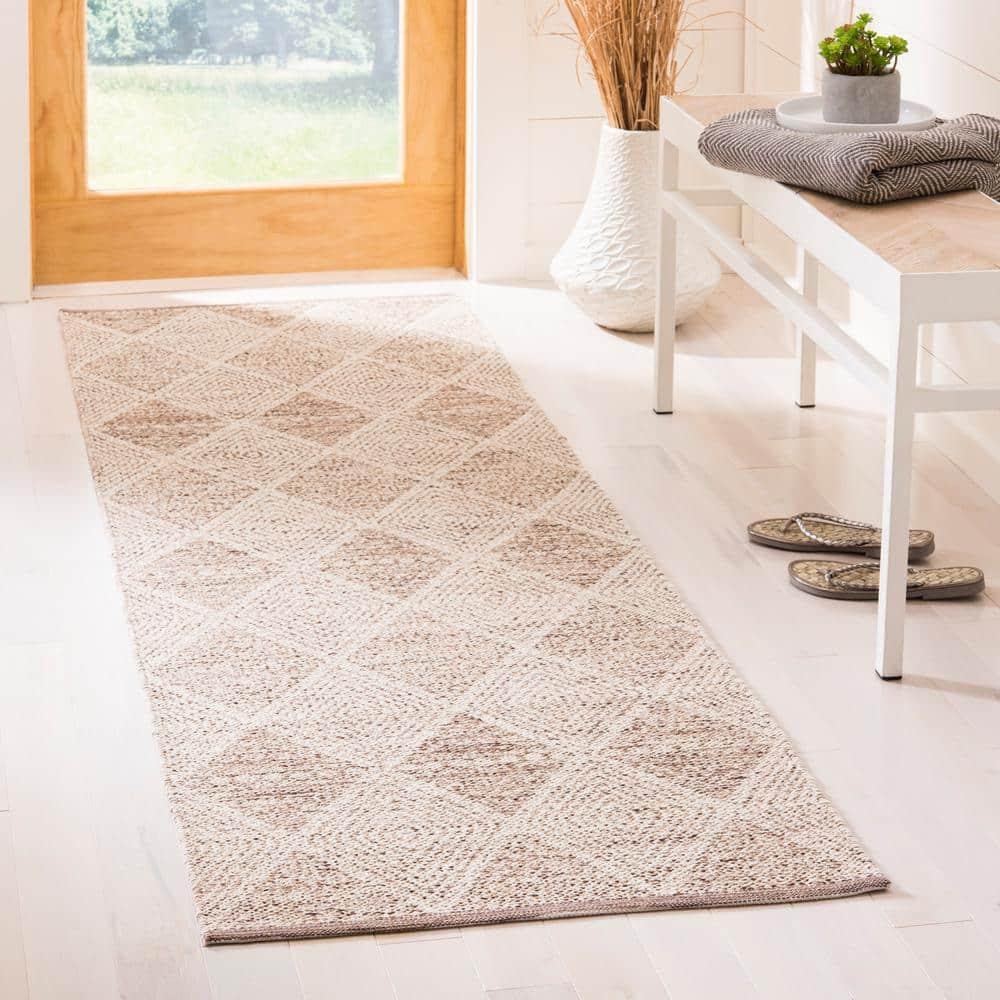 Montauk MTK822 Hand Woven Indoor Accent Rug - Beige - 2'3"x5' - Safavieh.