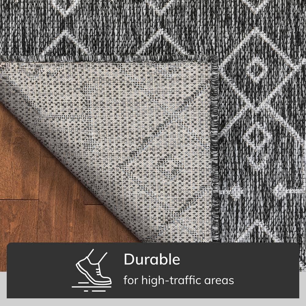 Nors Dark Grey Indoor/Outdoor Flat-Weave Pile Nordic Lattice Pattern Area Rug (6'7" x 9'3")